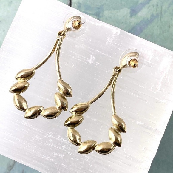 80s Vintage Green Marquise Pierced Drop Earrings - Picture 7 of 10